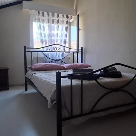 House Alexandros Apartman