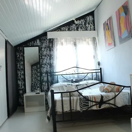 Apartment House Alexandros *