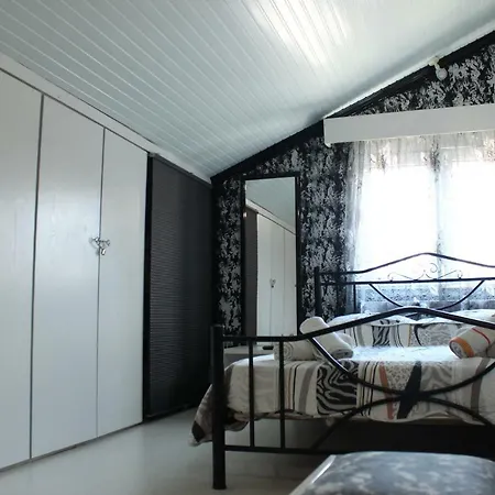 Apartment House Alexandros *